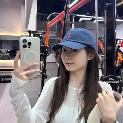 梁怡